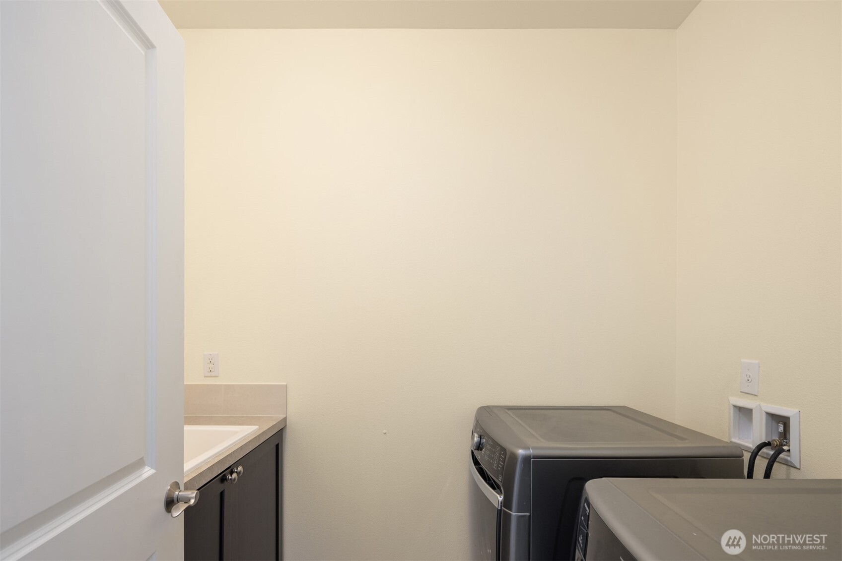 9121 Jacobia Avenue Property Photo 26