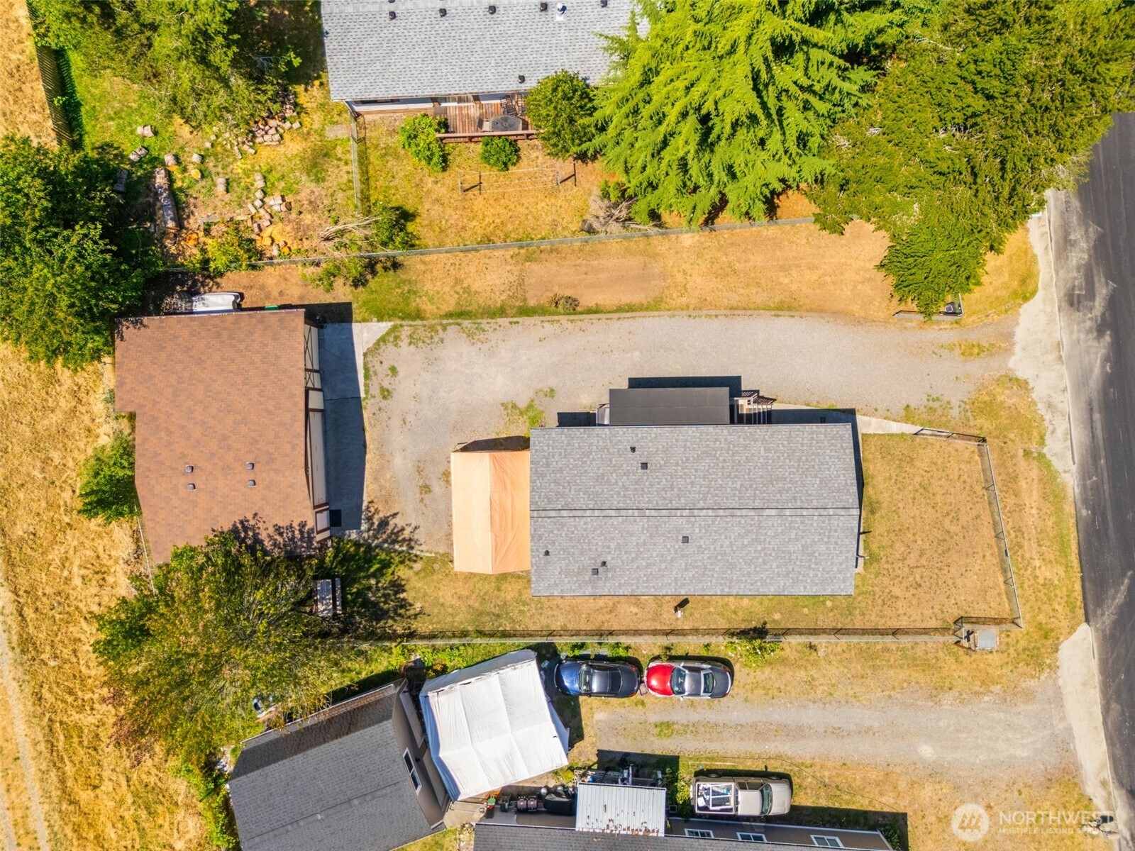 9035 Pepperidge Lane Property Photo 4