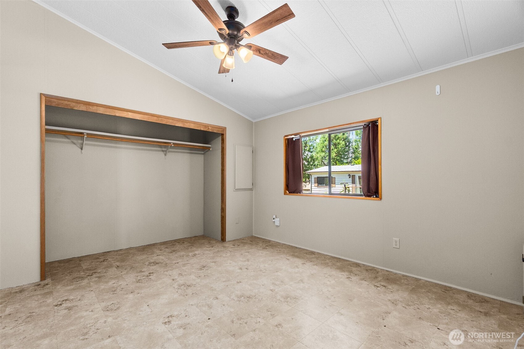 9035 Pepperidge Lane Property Photo 17