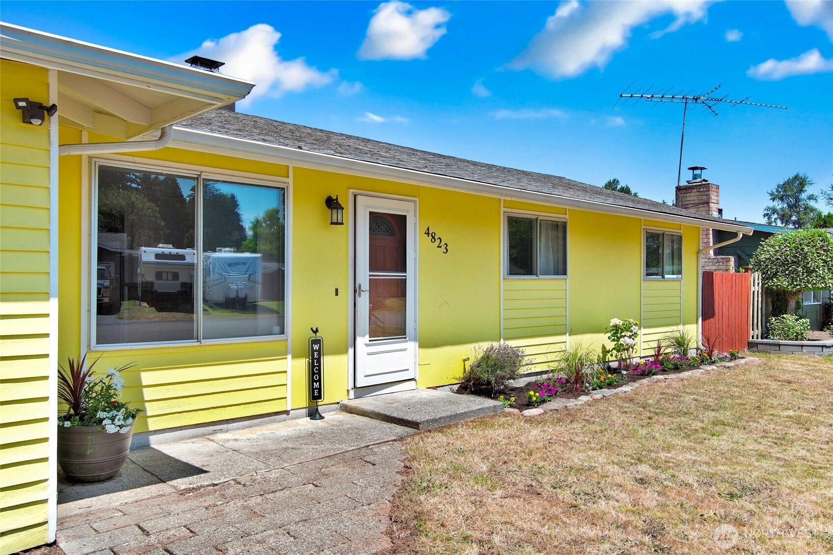 4823 103rd Place Property Photo 2