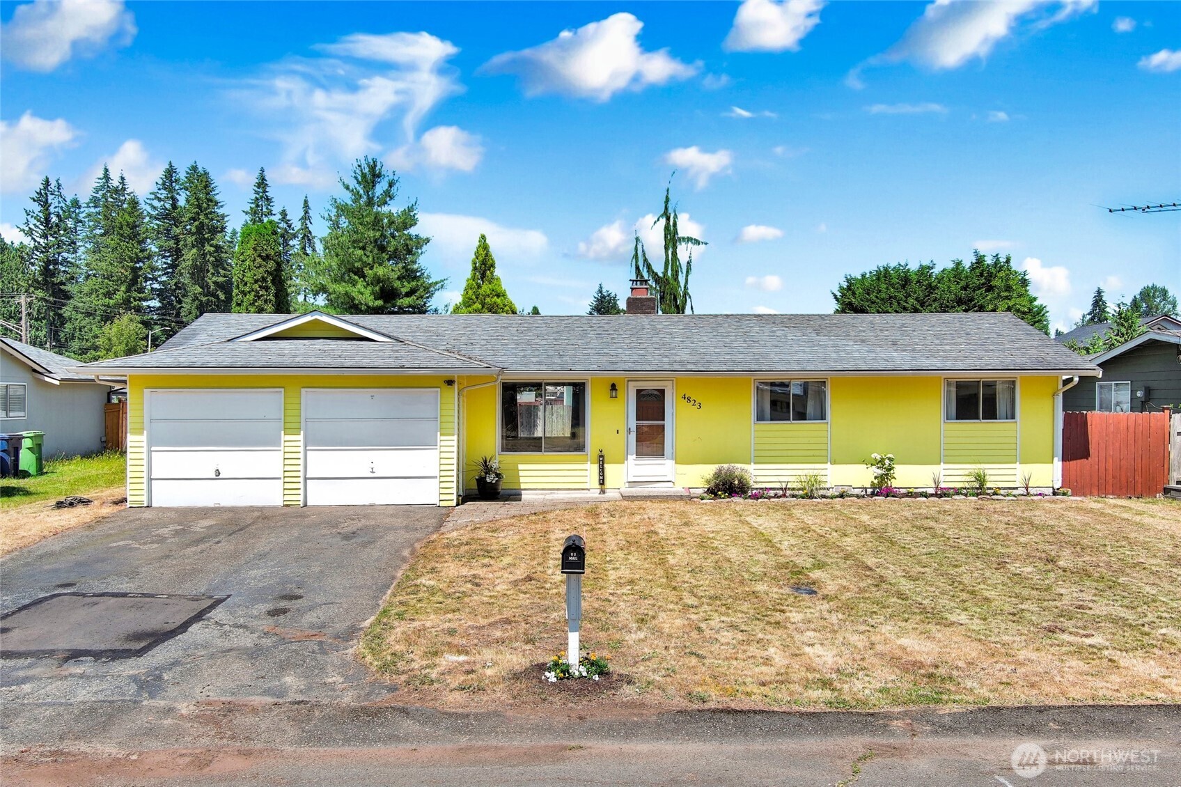 4823 103rd Place Property Photo 2