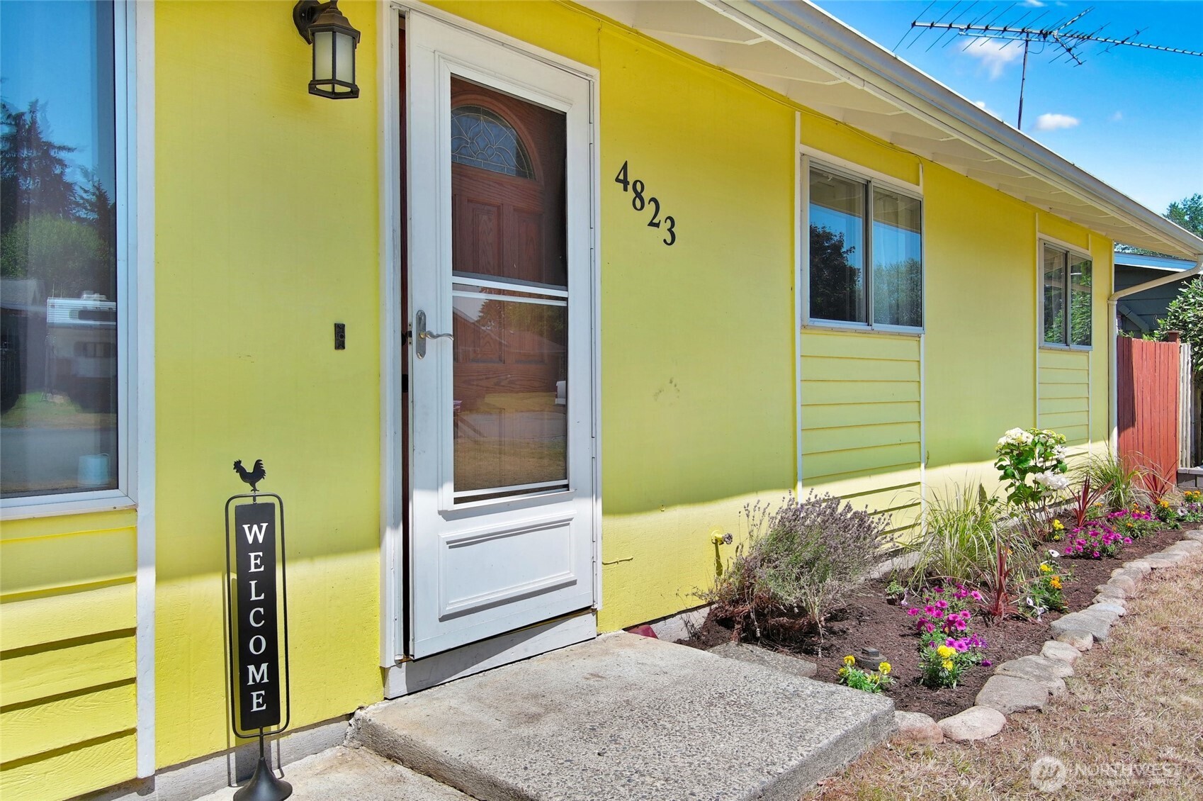 4823 103rd Place Property Photo 3