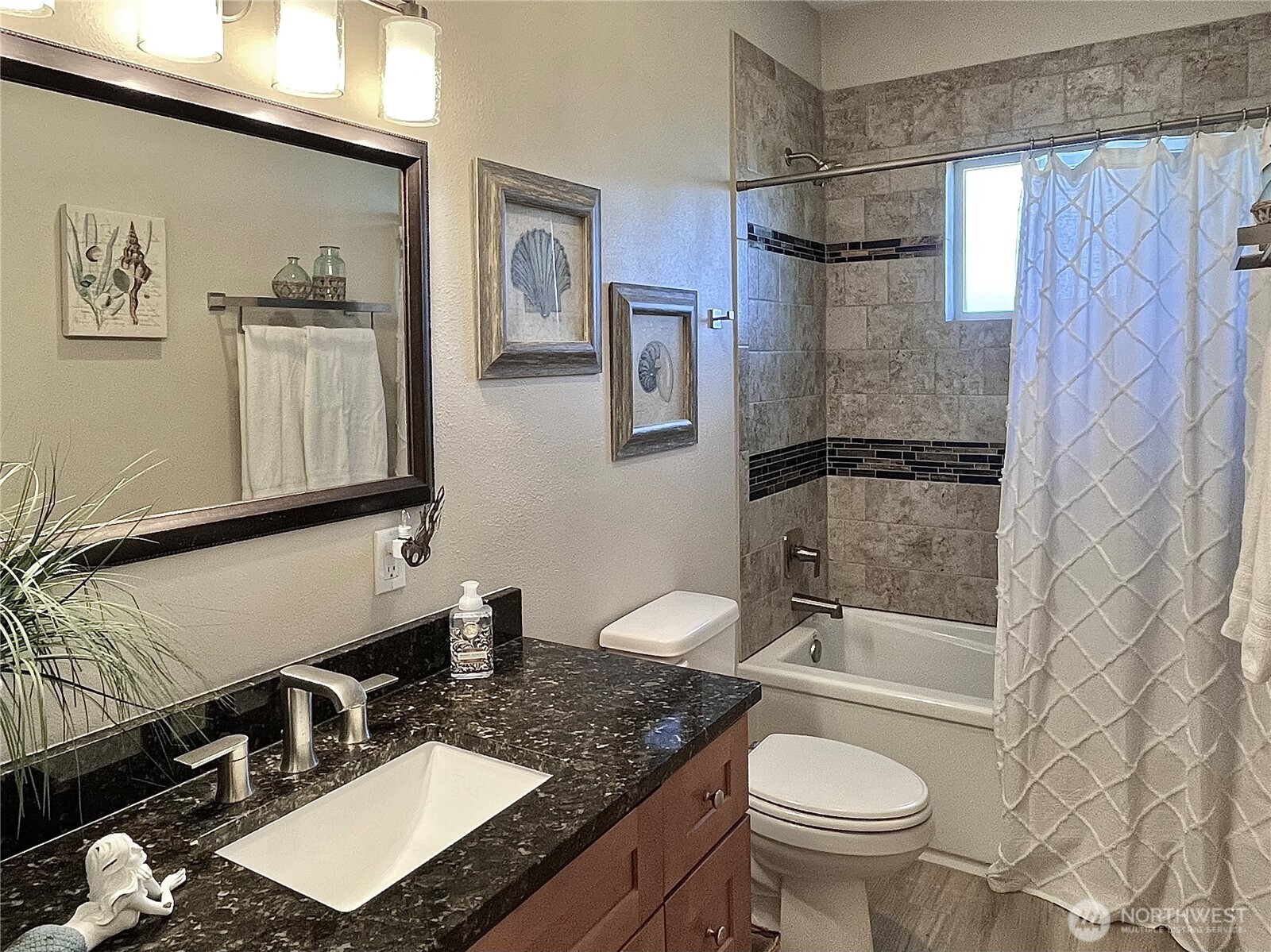 1439 Diamond Head Avenue Property Photo 22