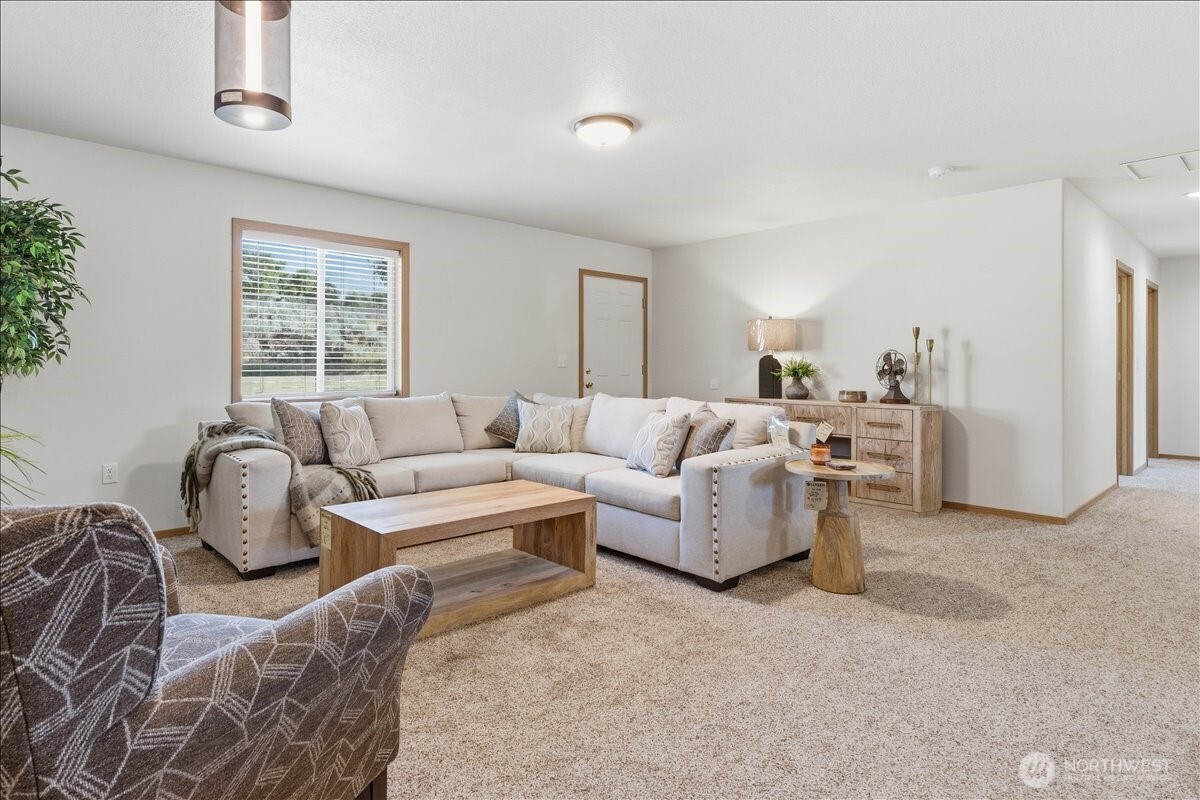 109 C Street Property Photo 4