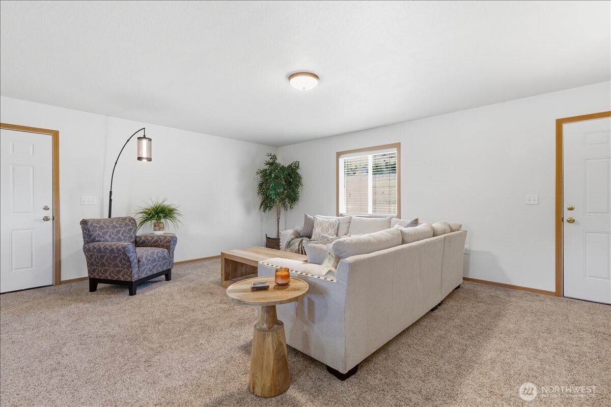 109 C Street Property Photo 6