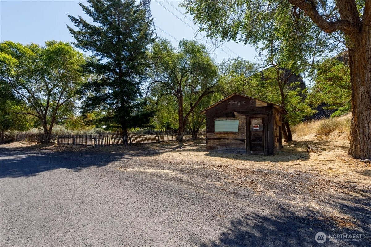 22007 Ne Pleasant Valley Road Property Photo 6