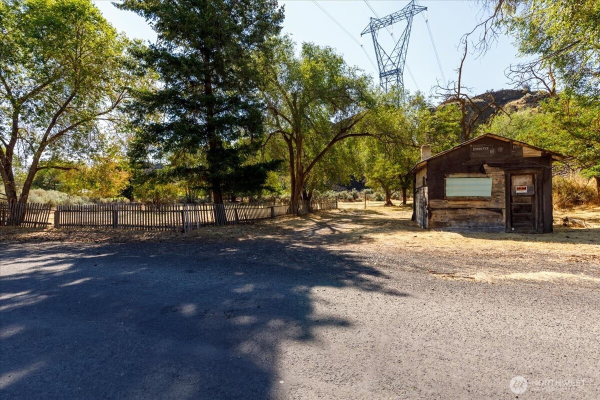 22007 Ne Pleasant Valley Road Property Photo 7