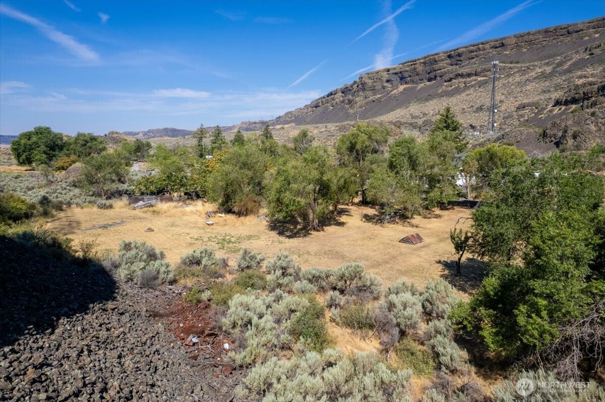 22007 Ne Pleasant Valley Road Property Photo 17