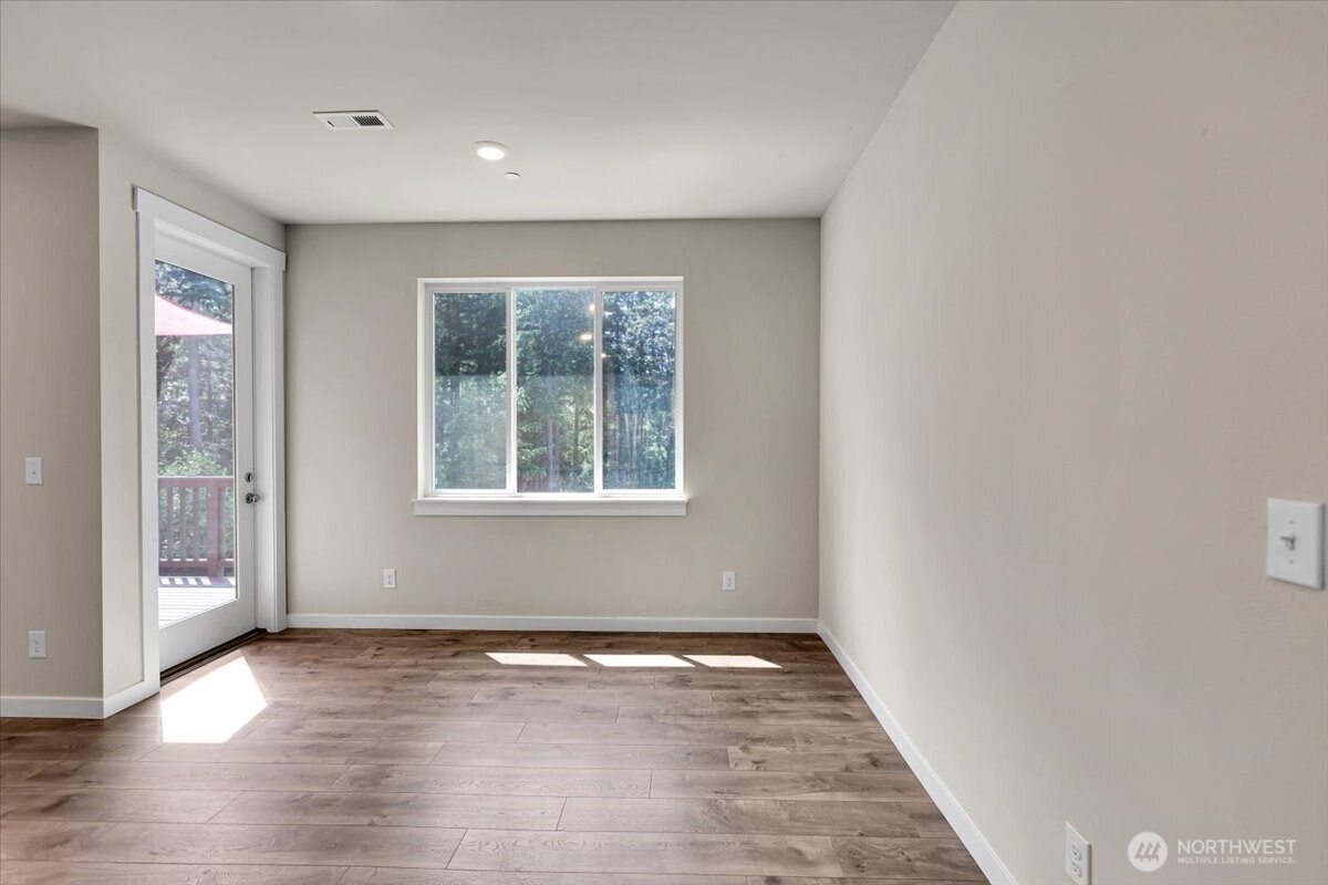 7709 208th Avenue Property Photo 8