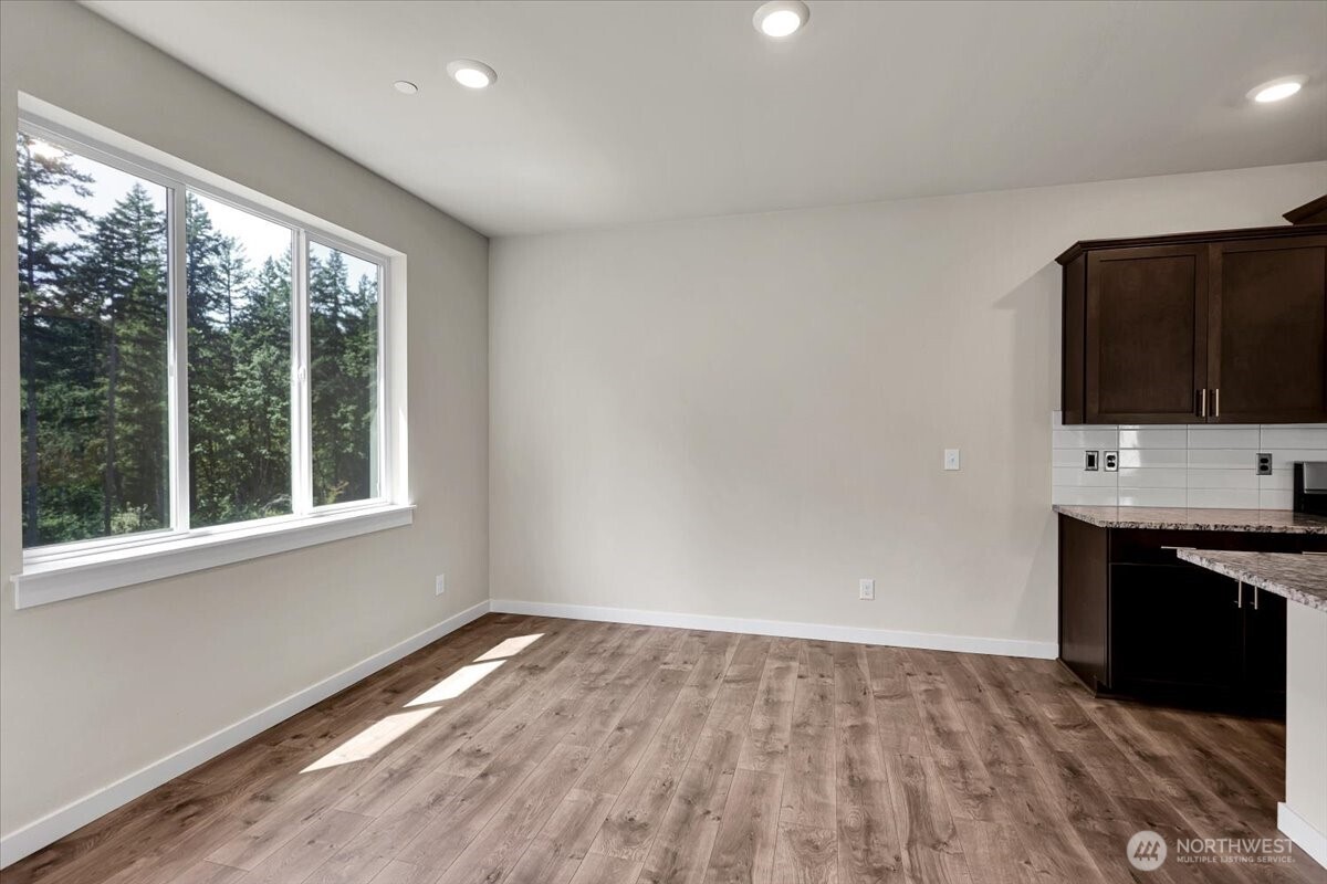 7709 208th Avenue Property Photo 9