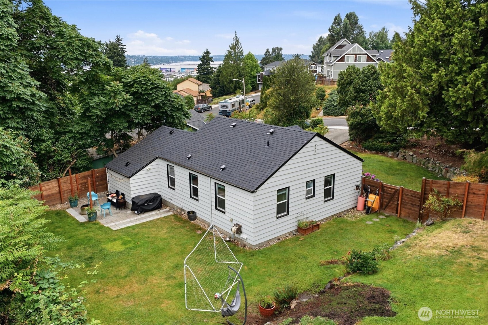 555 Windsor Place Property Photo 2