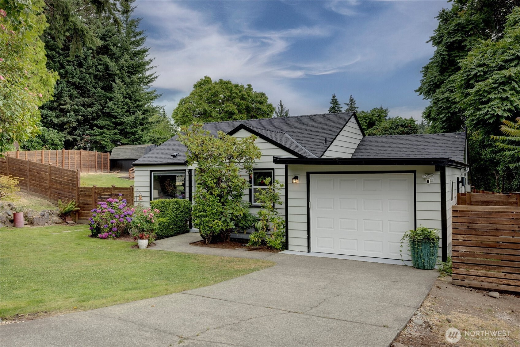 555 Windsor Place Property Photo 3