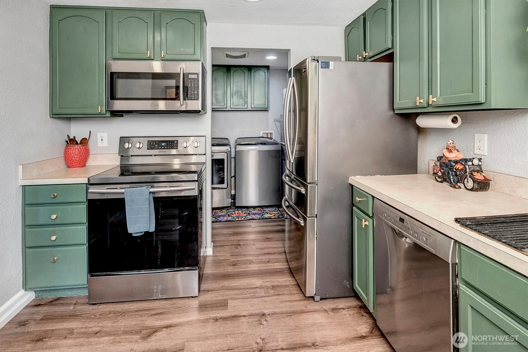 555 Windsor Place Property Photo 11