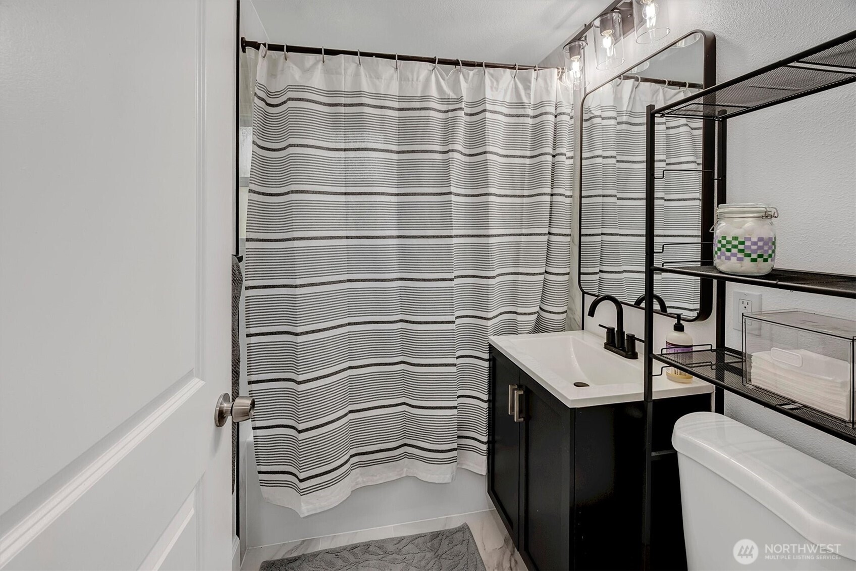 555 Windsor Place Property Photo 15