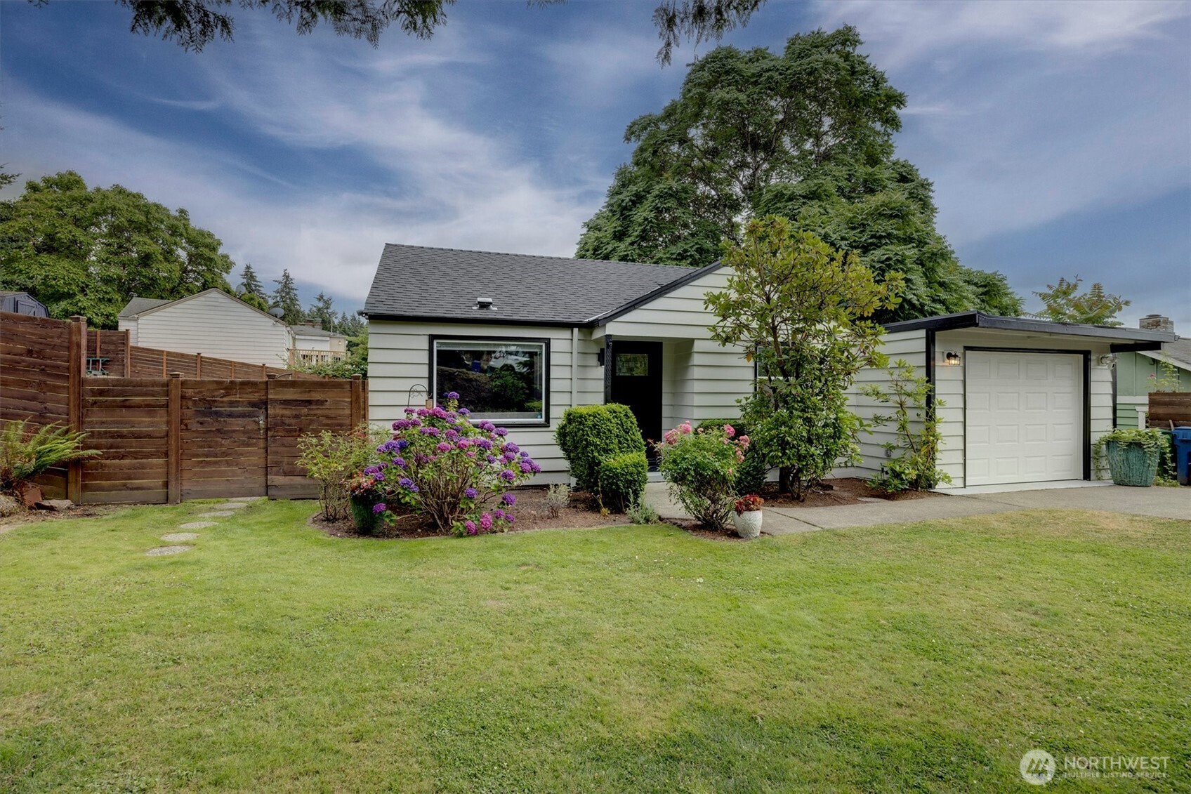 555 Windsor Place Property Photo 17