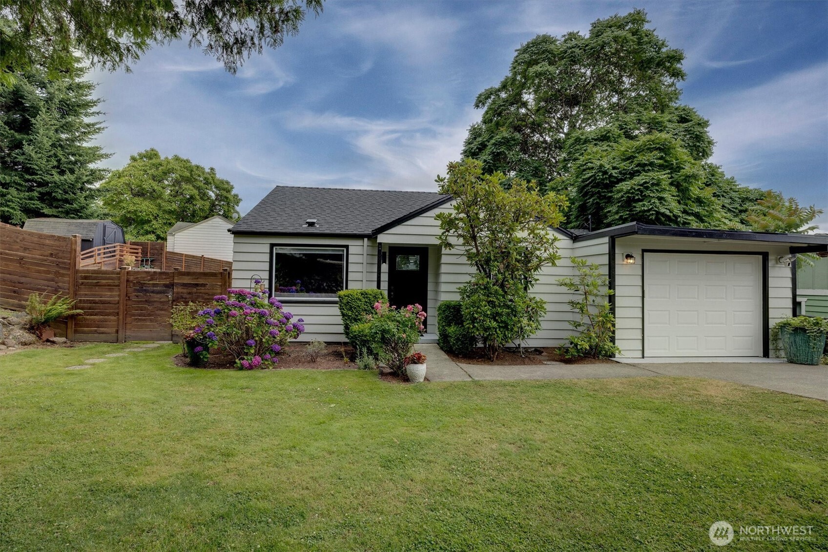 555 Windsor Place Property Photo 19