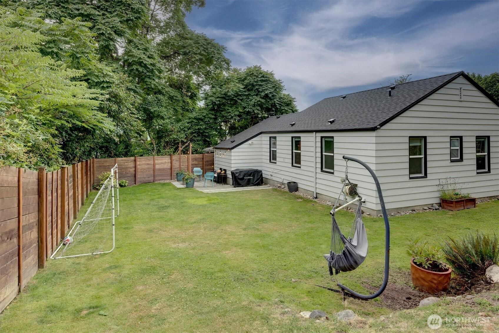 555 Windsor Place Property Photo 21