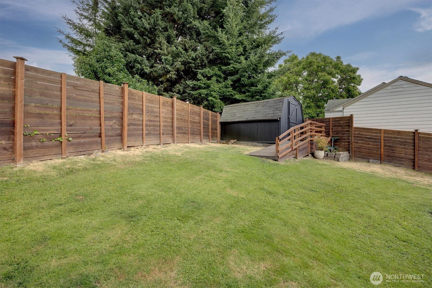 555 Windsor Place Property Photo 22