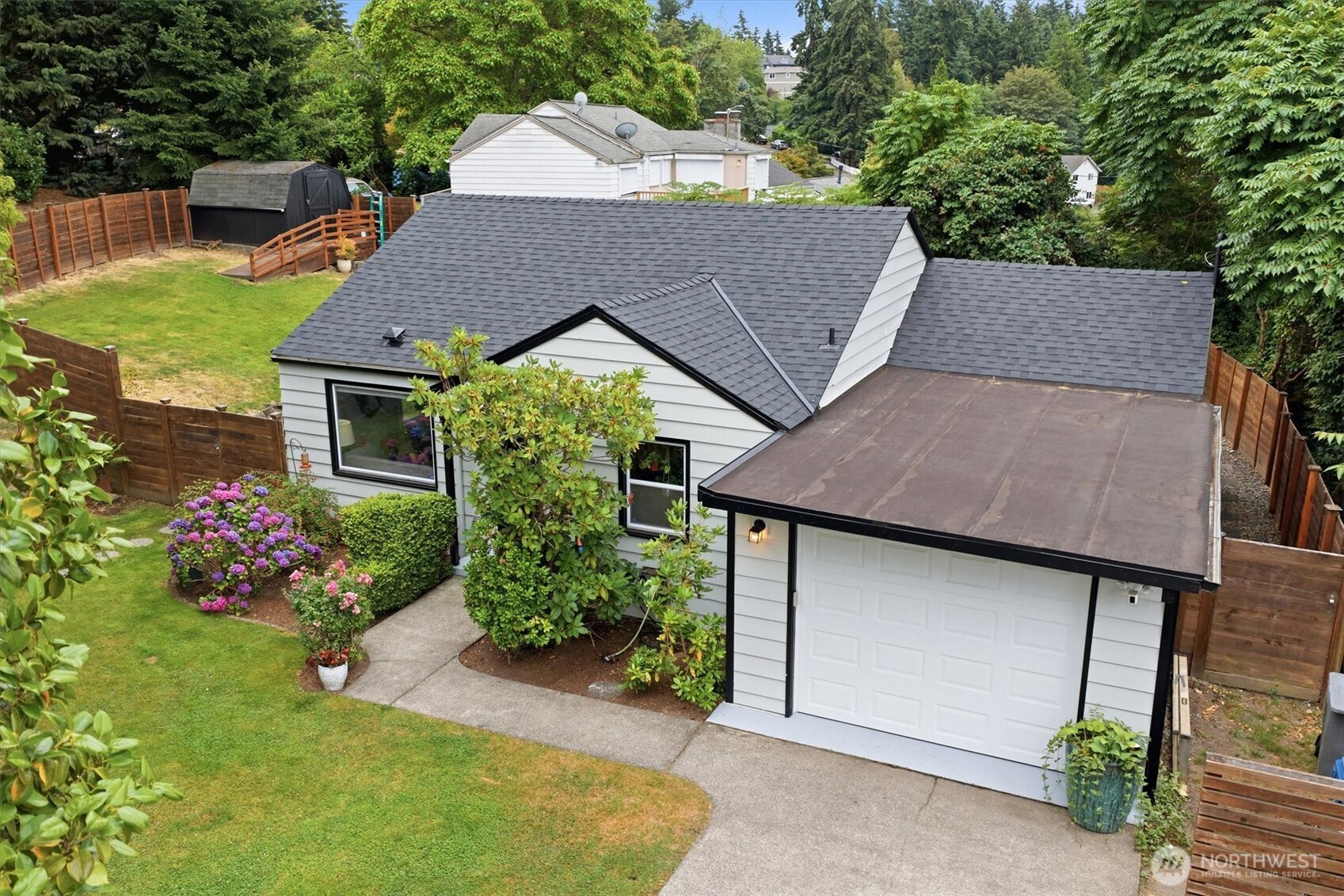 555 Windsor Place Property Photo 23