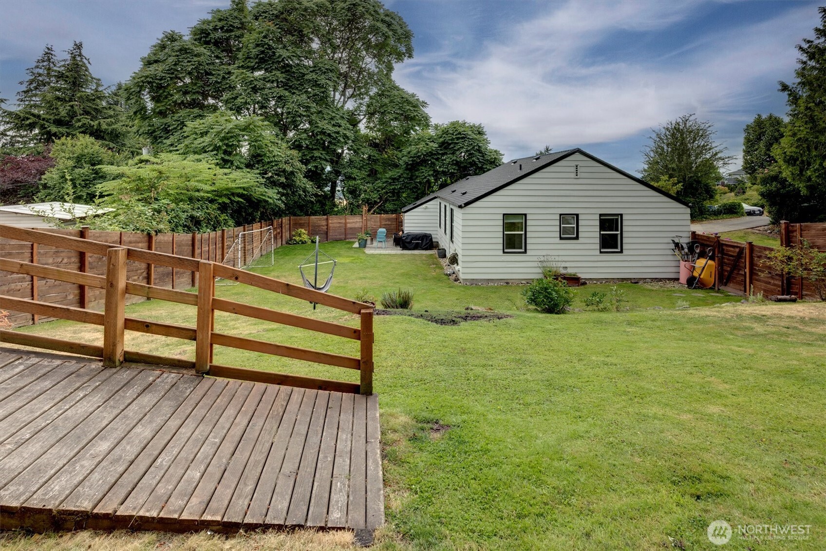 555 Windsor Place Property Photo 25
