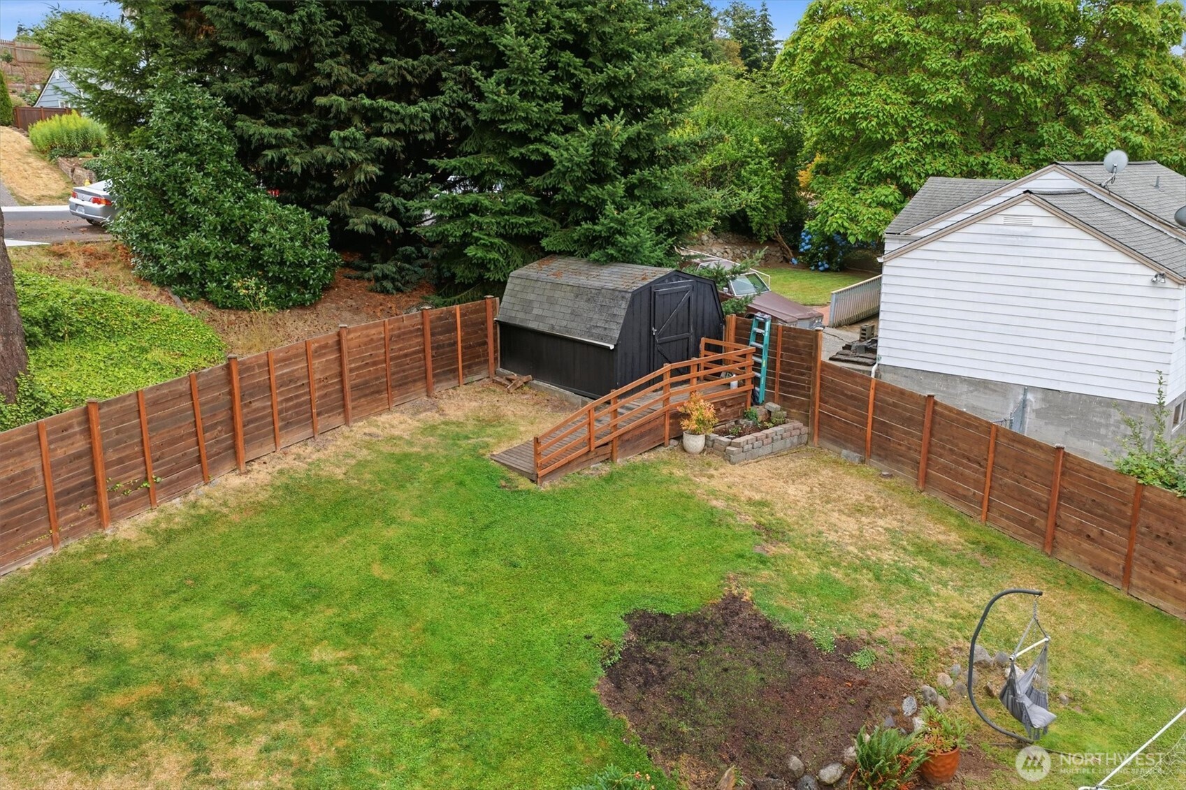 555 Windsor Place Property Photo 32