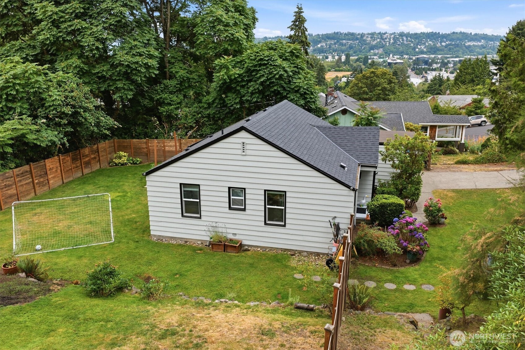 555 Windsor Place Property Photo 37