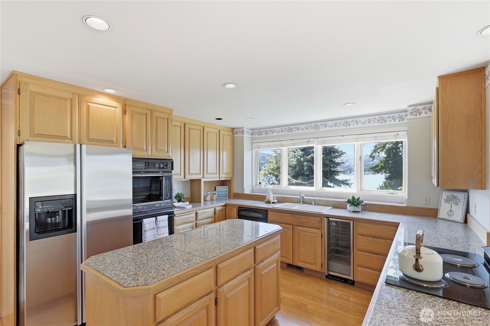 4123 205 Avenue Property Photo 6