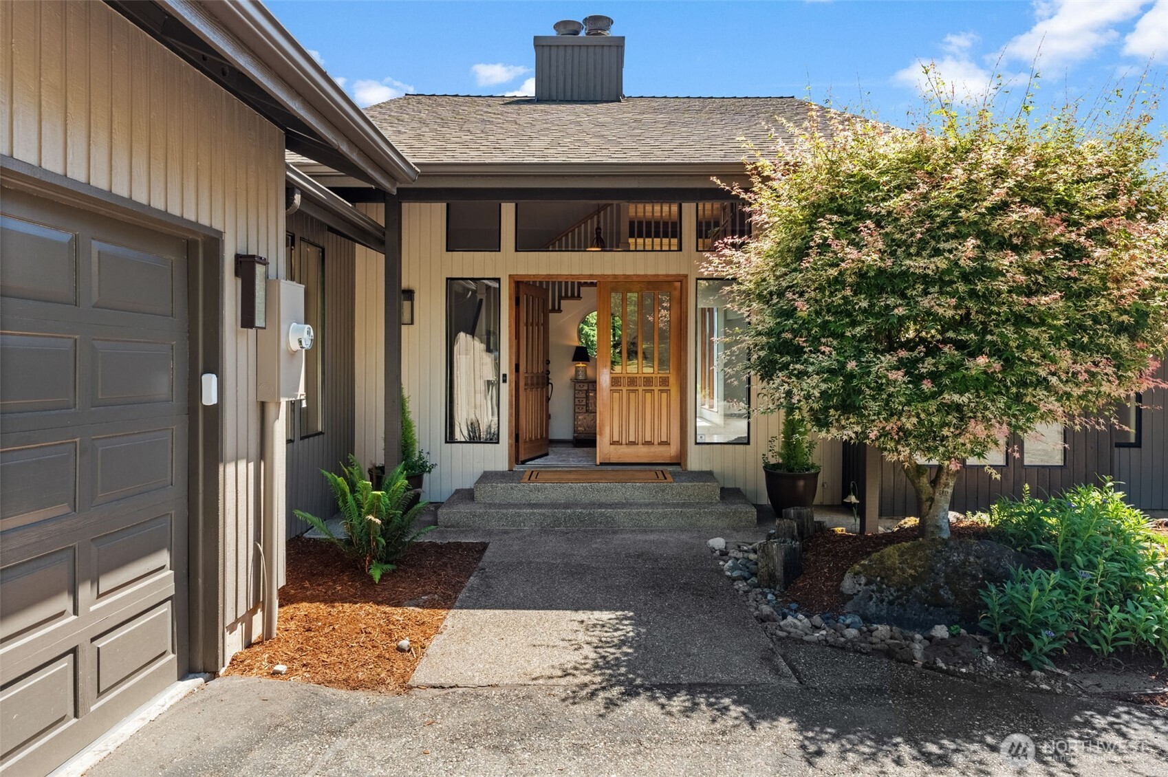 12715 Hallstrom Drive Property Photo 4