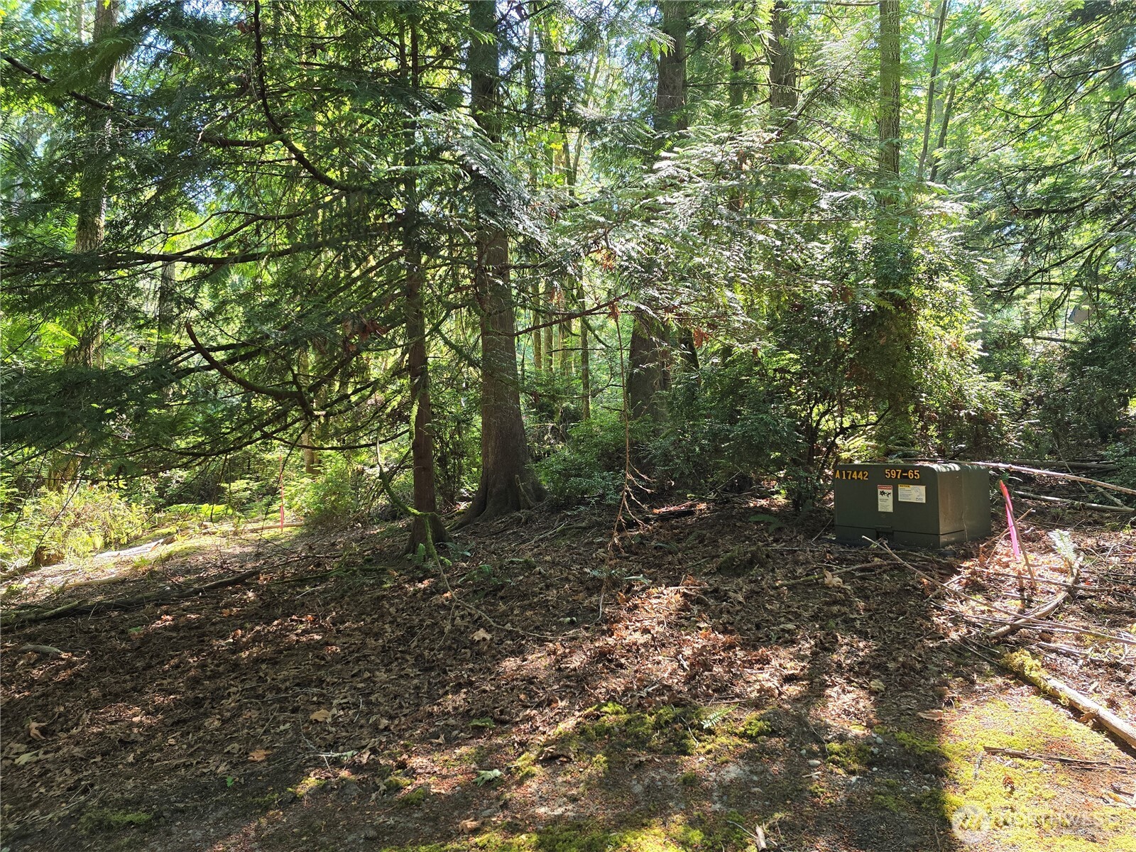 655 E Pointes Drive Property Photo 8