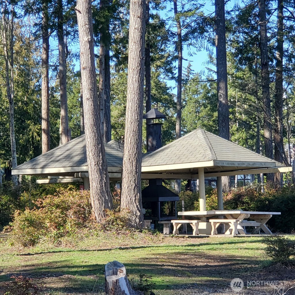 655 E Pointes Drive Property Photo 22