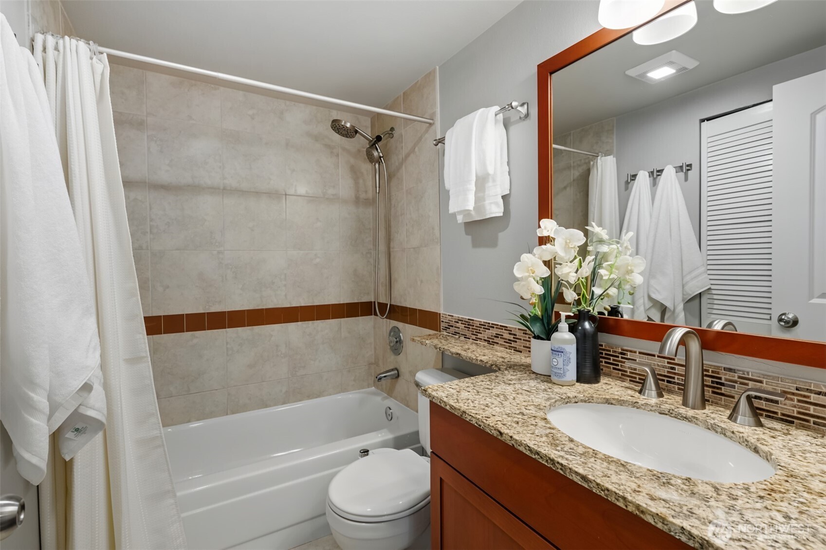 4831 Fauntleroy Way 103 Property Photo 8