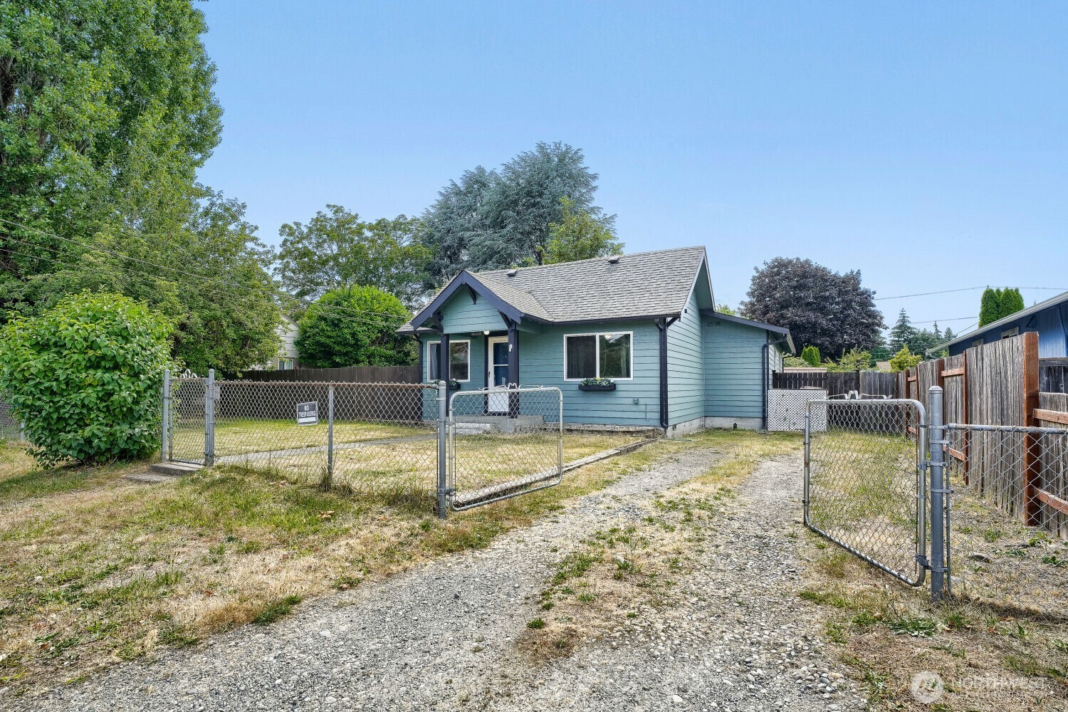 7626 S Winnetka Street Property Photo 3