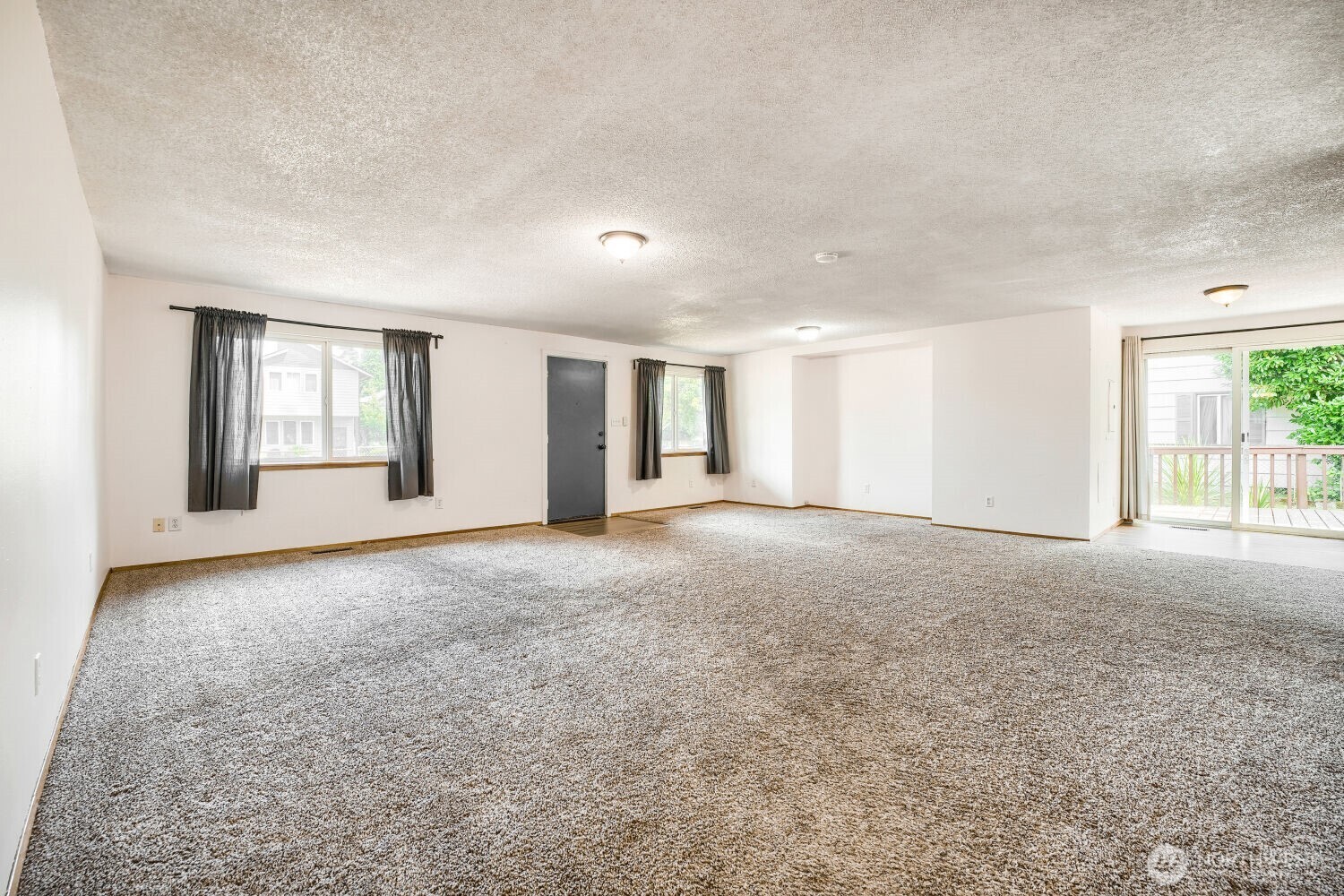 7626 S Winnetka Street Property Photo 4
