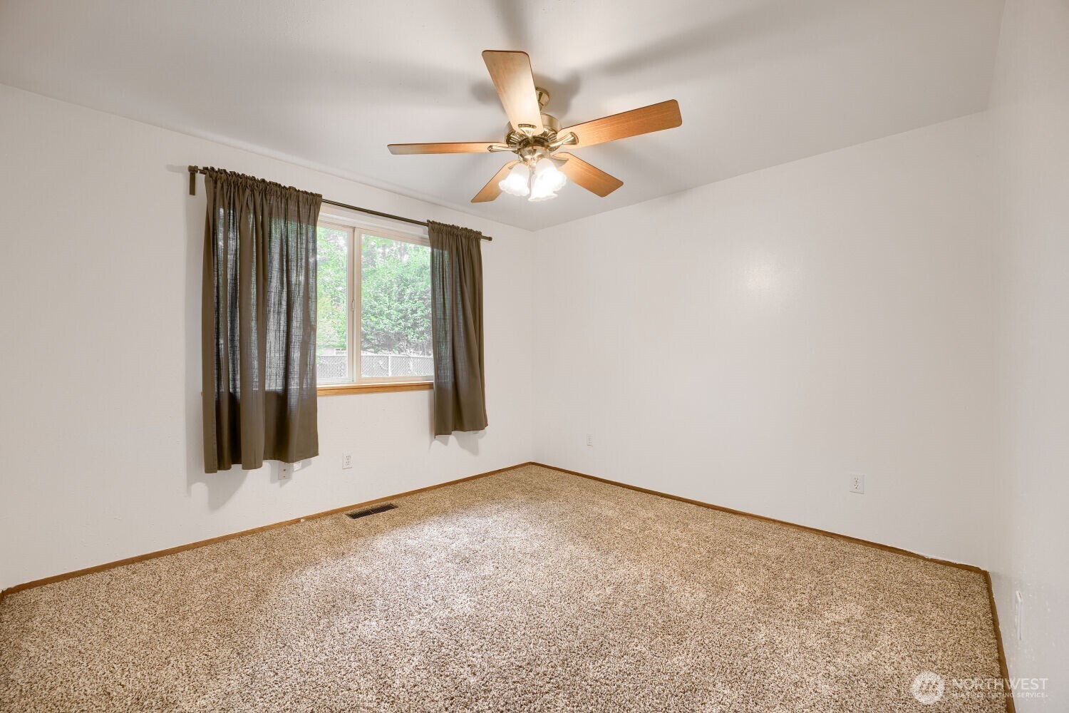 7626 S Winnetka Street Property Photo 14