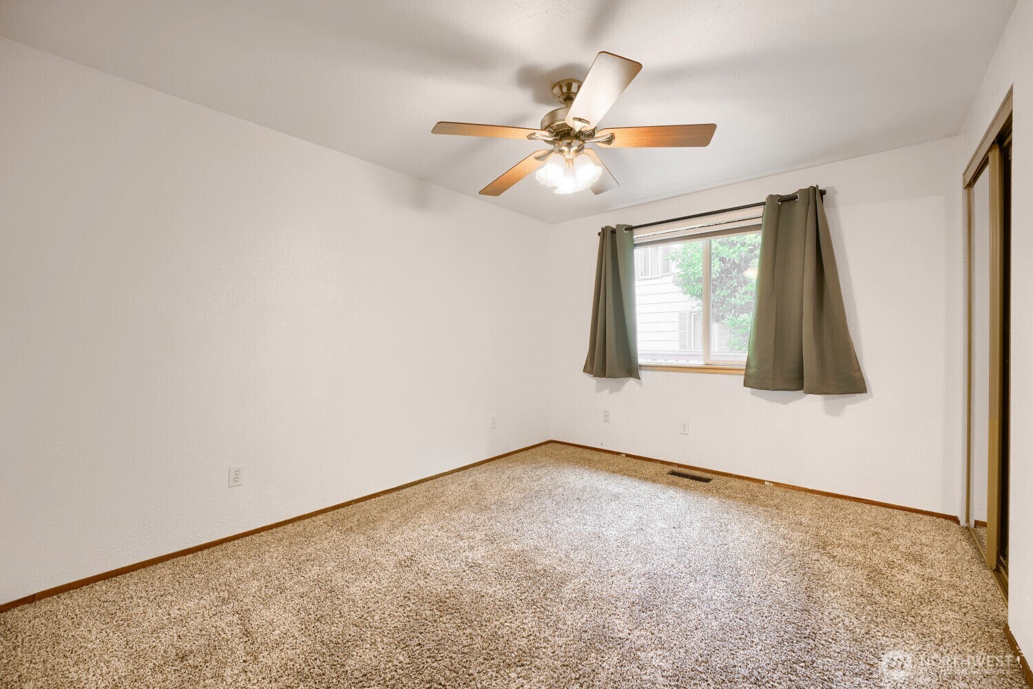 7626 S Winnetka Street Property Photo 17