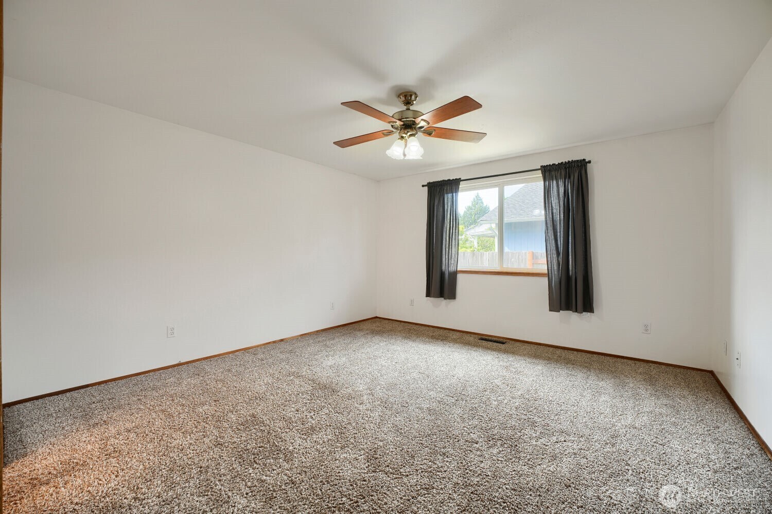 7626 S Winnetka Street Property Photo 19