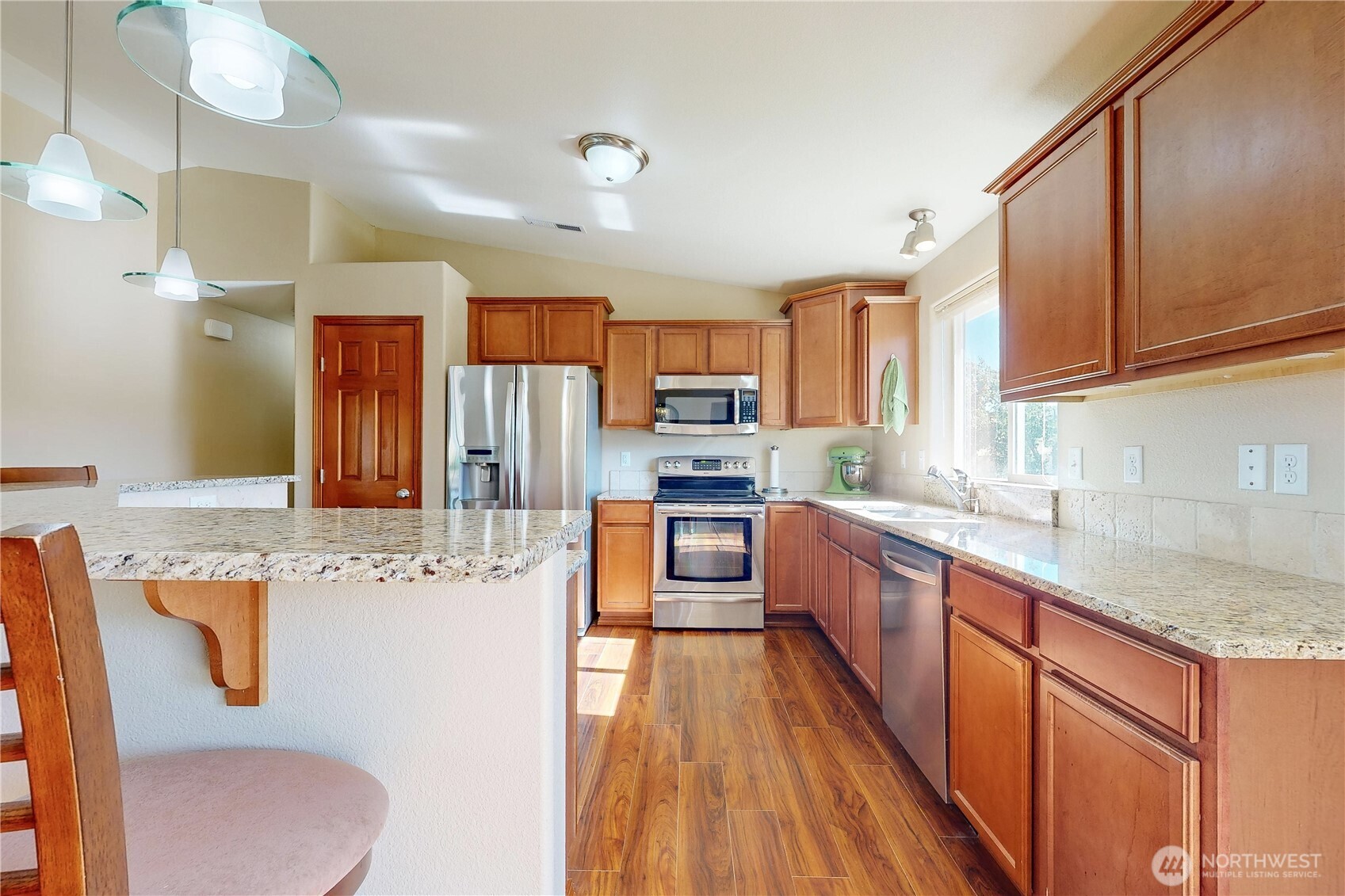 107 S Hill Street Property Photo 8
