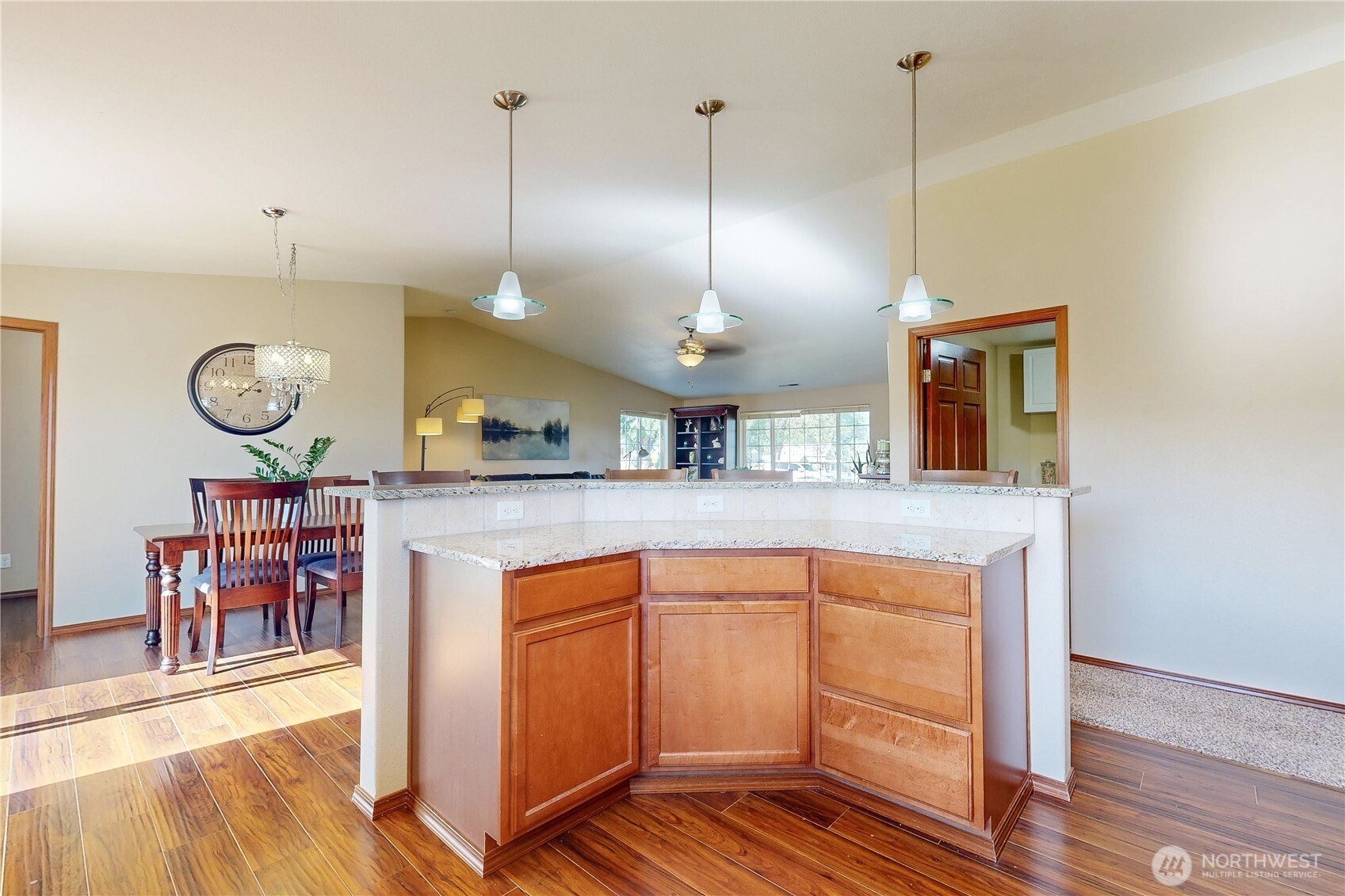 107 S Hill Street Property Photo 10