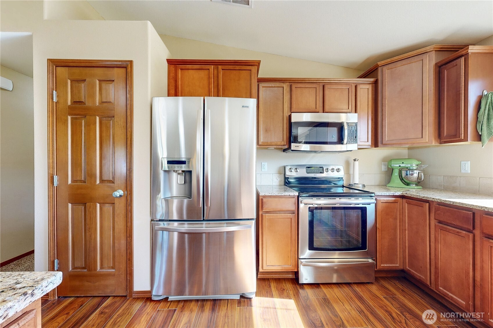 107 S Hill Street Property Photo 12
