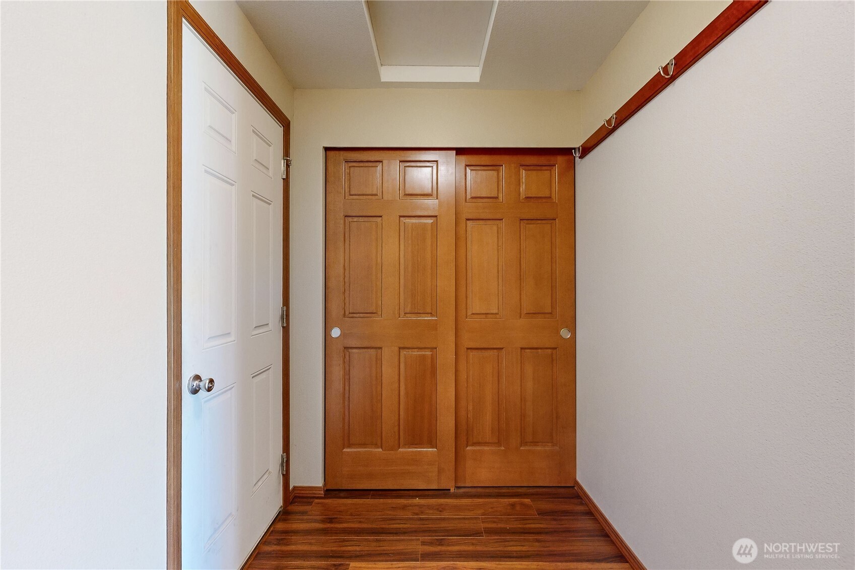 107 S Hill Street Property Photo 13