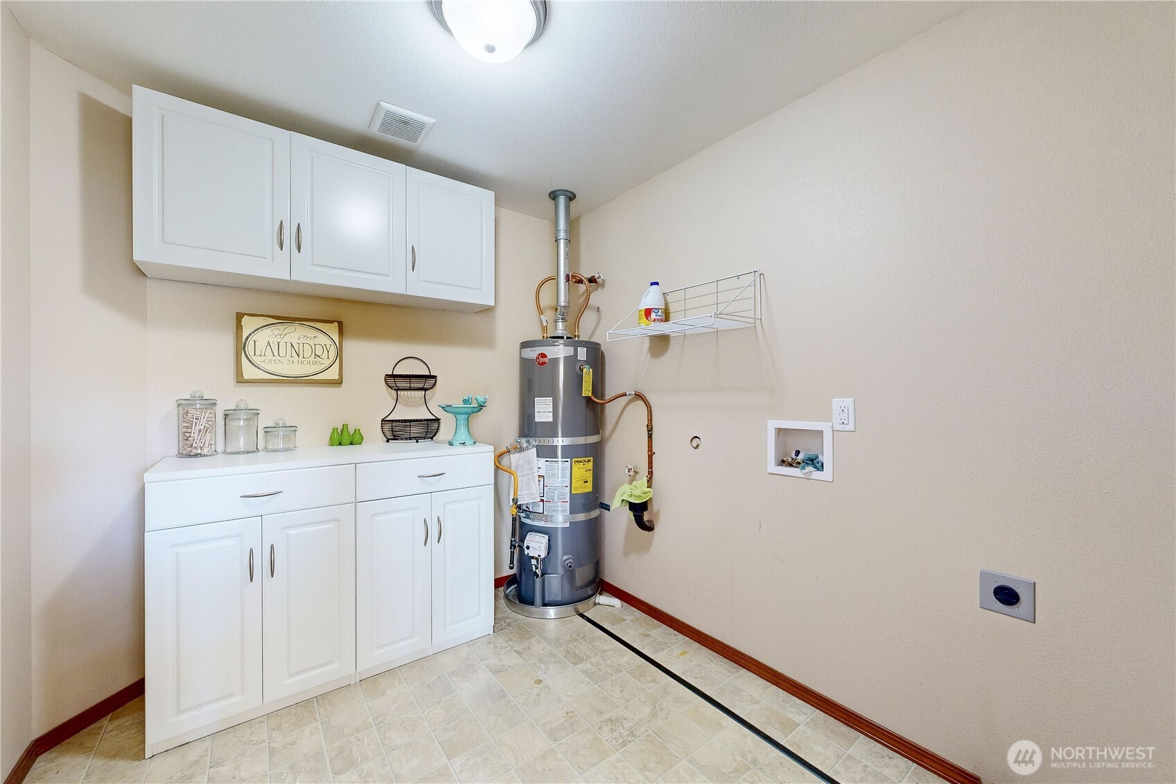 107 S Hill Street Property Photo 14