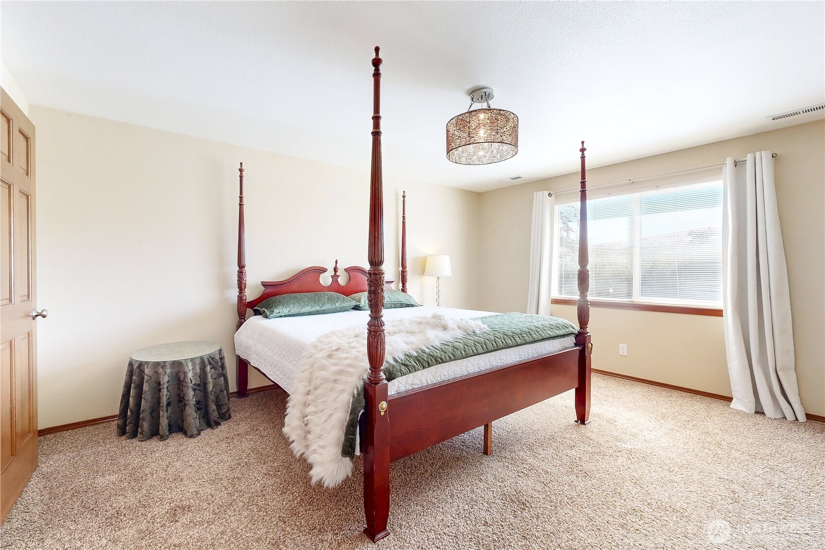 107 S Hill Street Property Photo 15