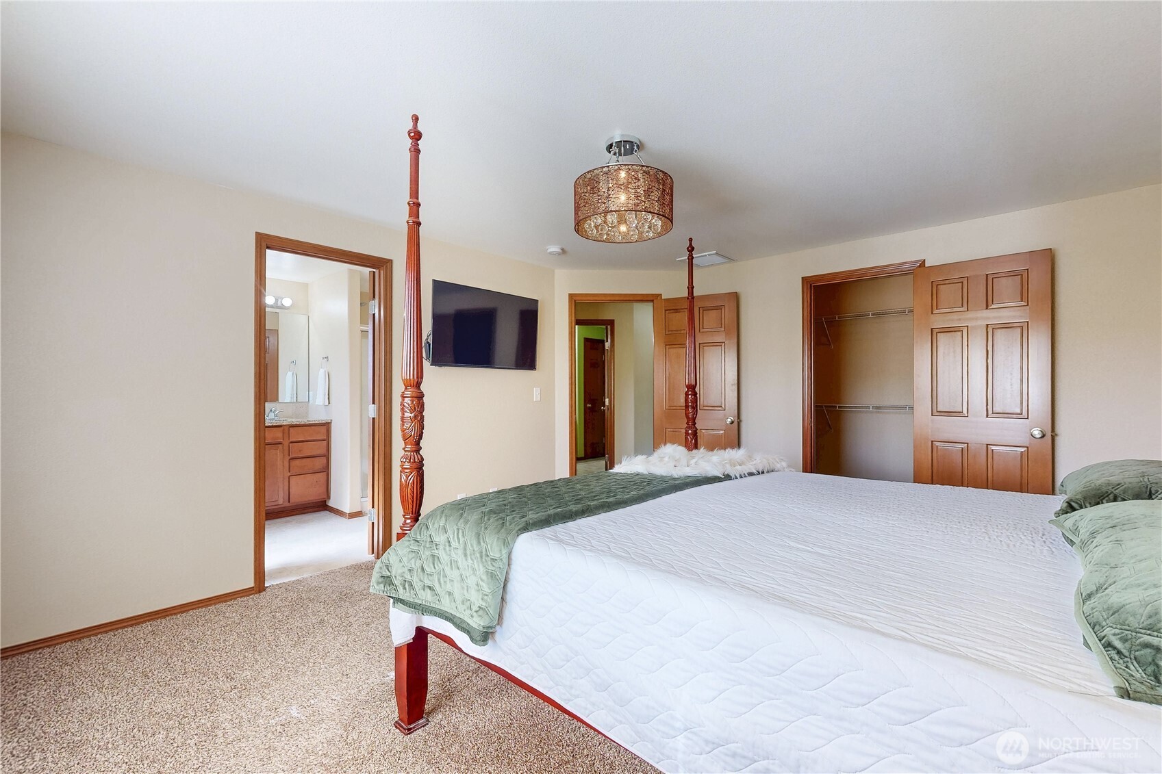107 S Hill Street Property Photo 16