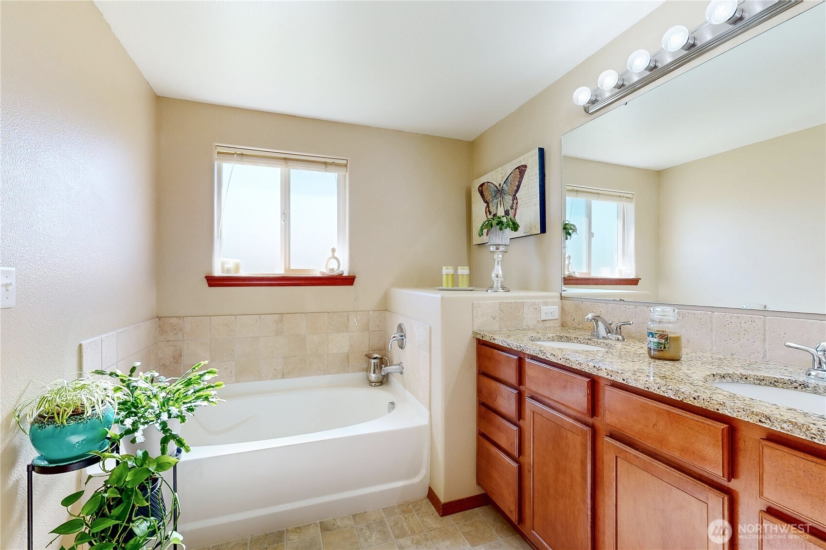 107 S Hill Street Property Photo 19