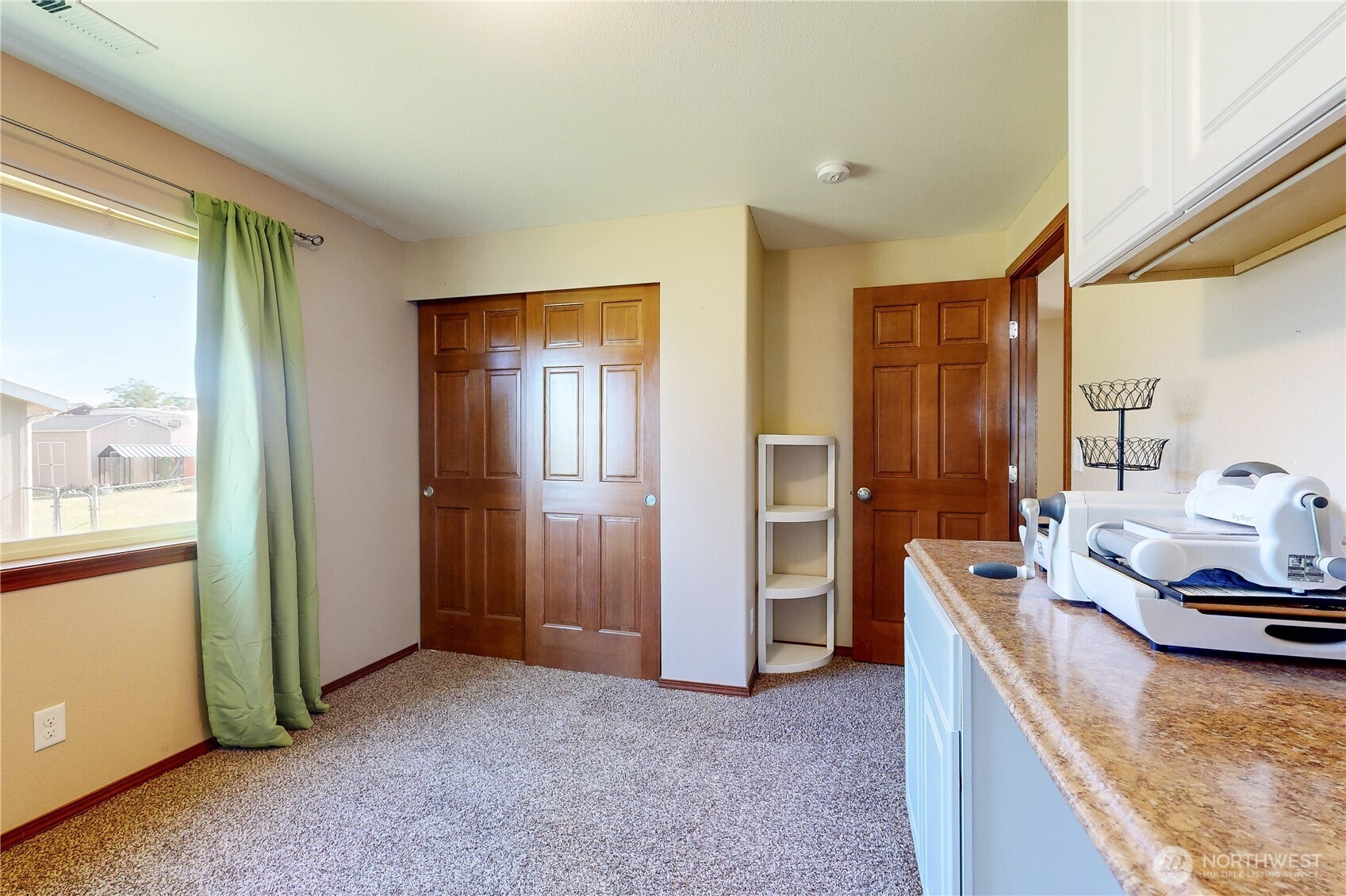 107 S Hill Street Property Photo 24