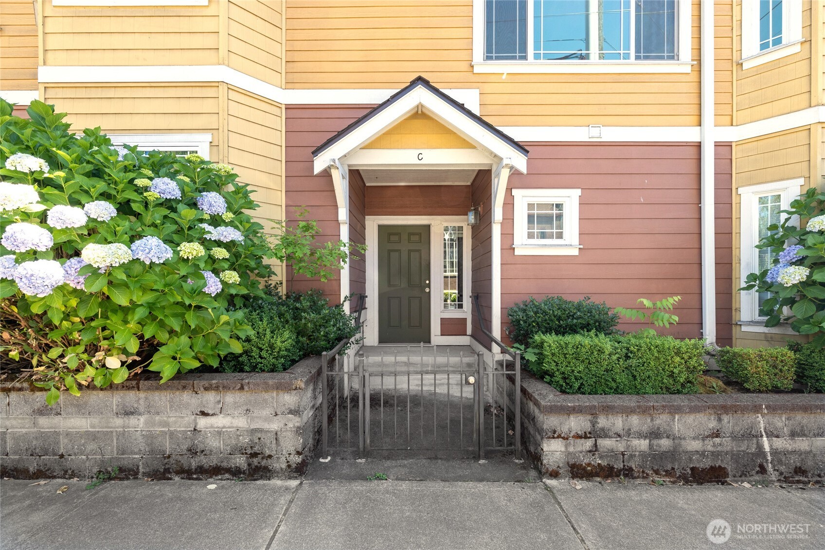 906 6th Avenue C Property Photo 2