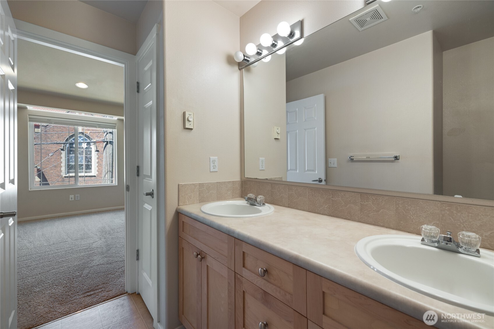 906 6th Avenue C Property Photo 32