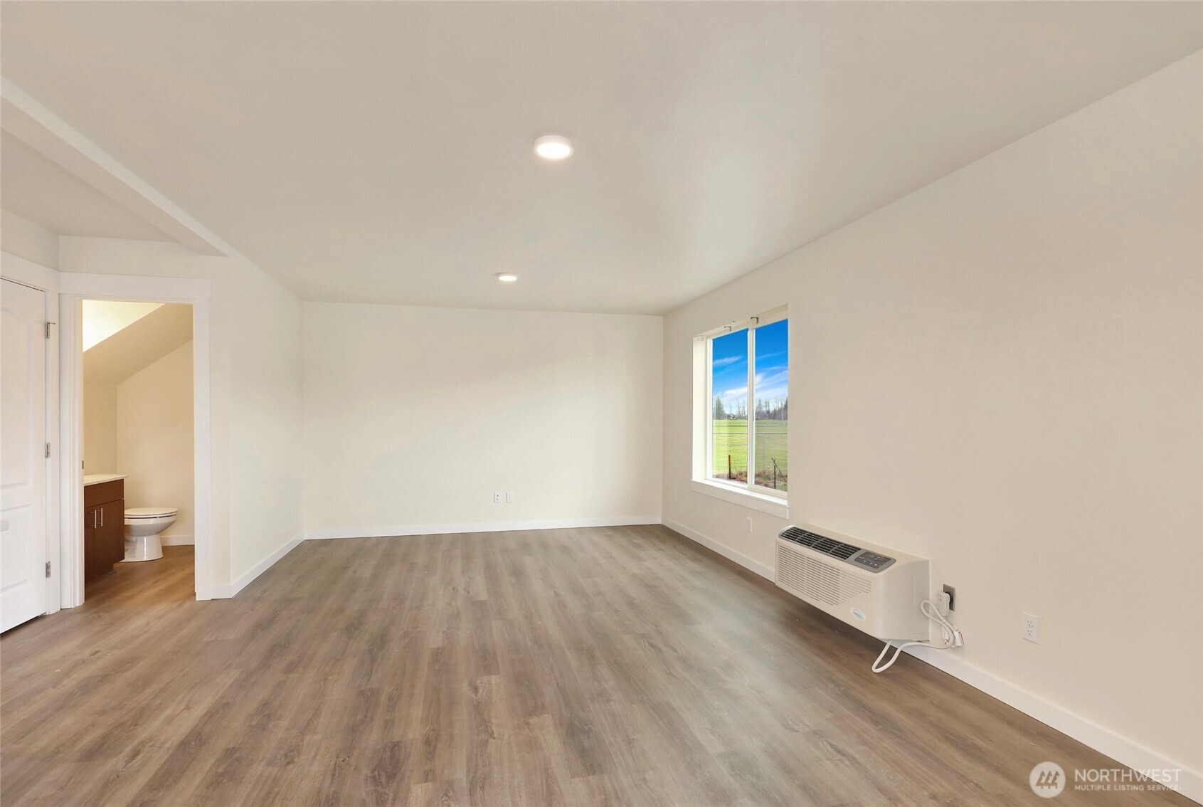 404 Front Street Property Photo 12