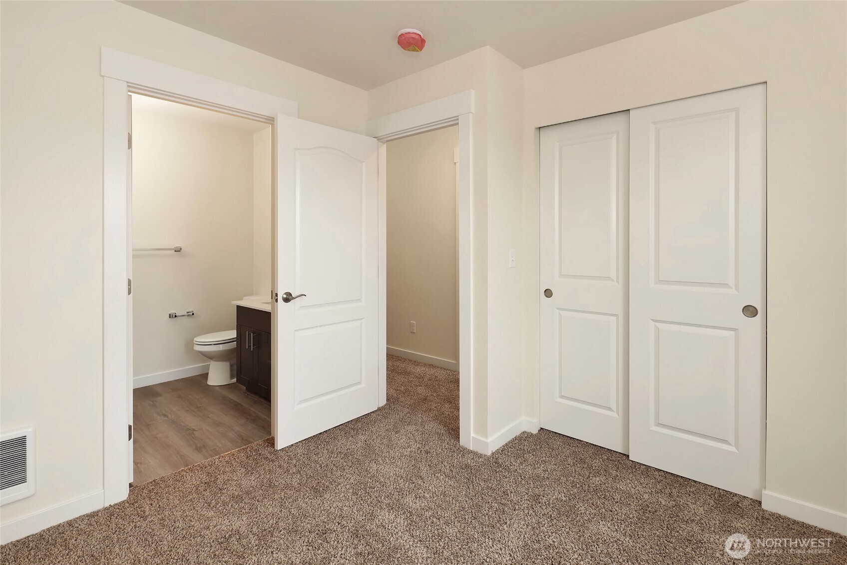 404 Front Street Property Photo 14