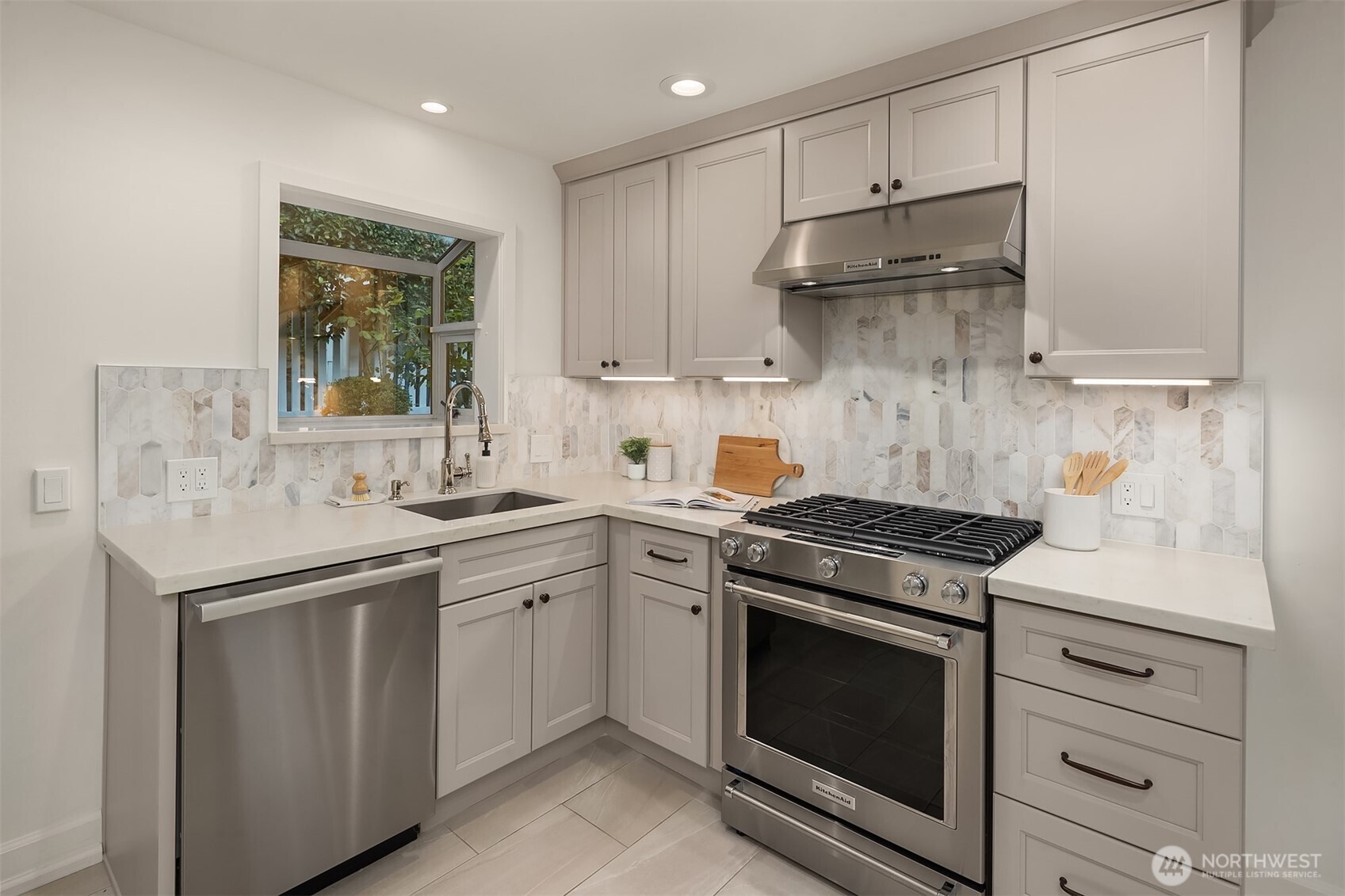 1021 Mcgilvra Boulevard Property Photo 12
